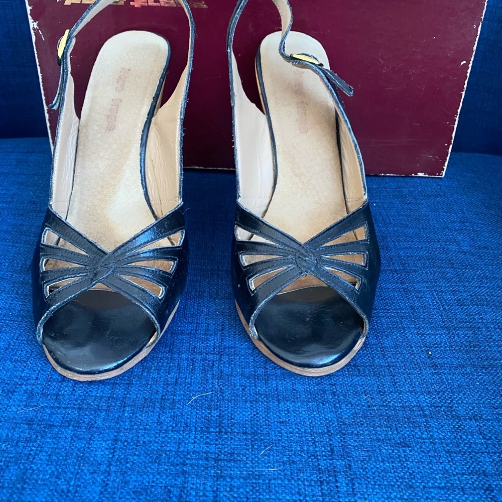 vintage BARE TRAPS black heel sandal . 9 medium